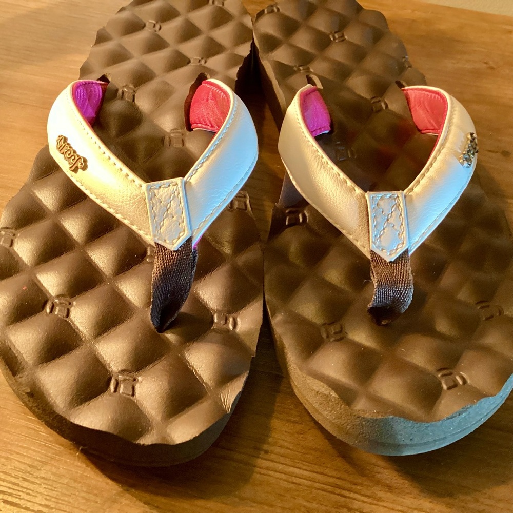 Reef Flip Flops with Pink Accents 7.5 NEW